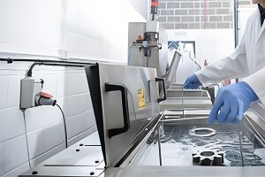 電鍍零件采用超聲波清洗機(jī)清洗的好處及原理、工作流程